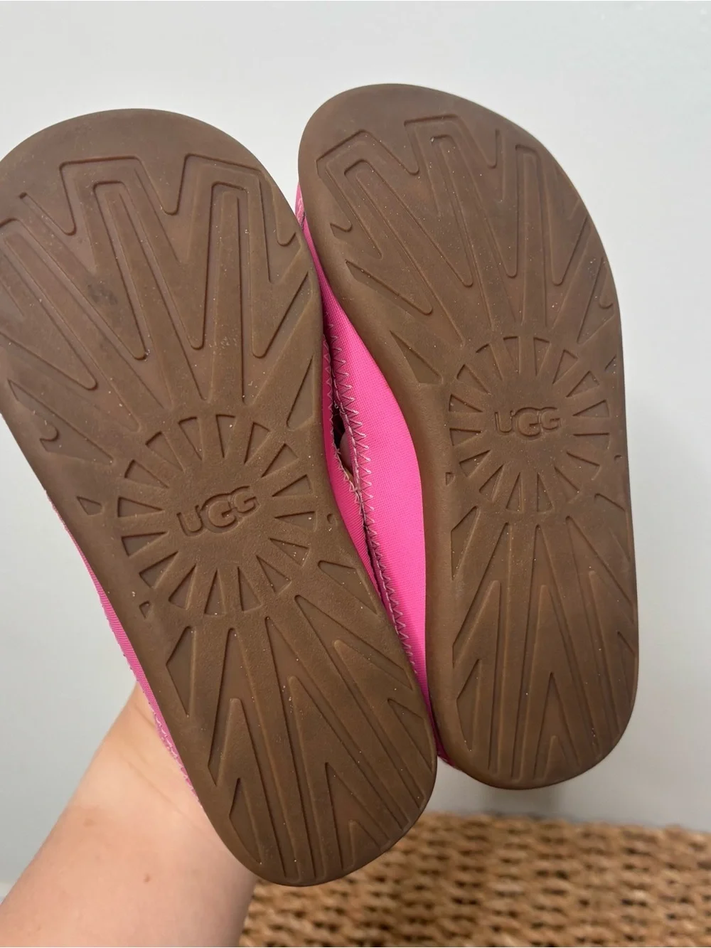 Ugg closed toe delta sandal machine washable girls 12
